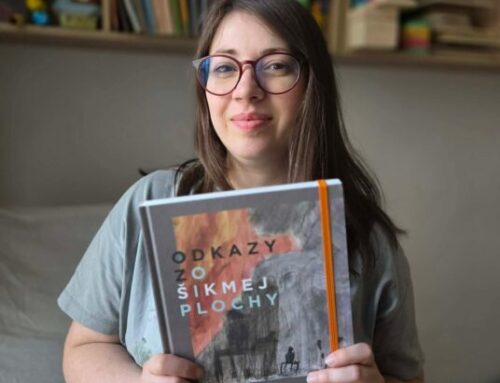 Recenzia – Odkazy zo šikmej plochy